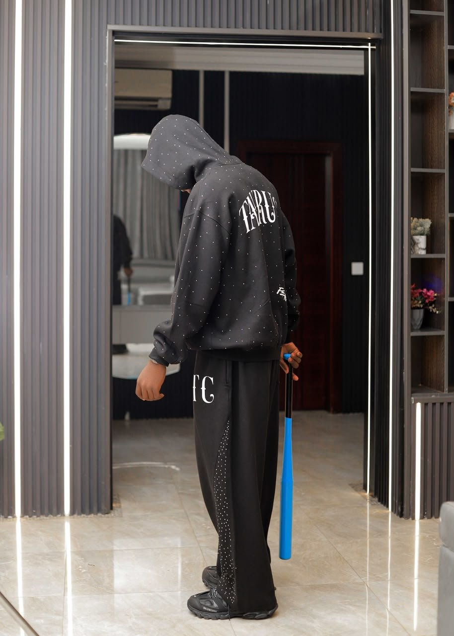 TAURUS FEARLESS DIAMOND HOODIE BLACK EDITION alt